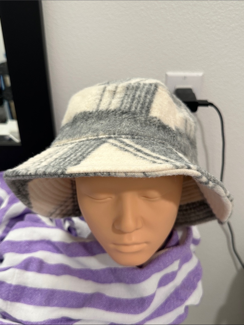 Madewell Plaid Bucket Hat - Cream & Gray